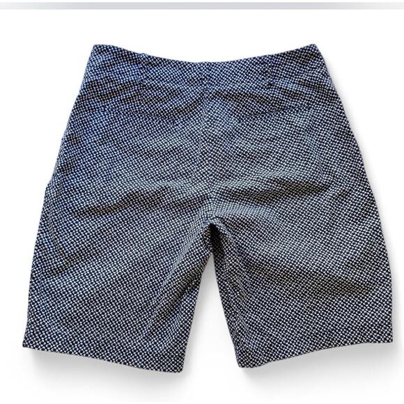 Talbots Women’s Size 6 Floral Print Bermuda Shorts Cotton Black Modest Preppy - Picture 3 of 6